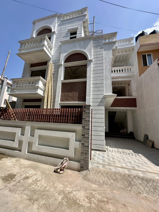 Duplex house on sale at Mandikatar Faat
