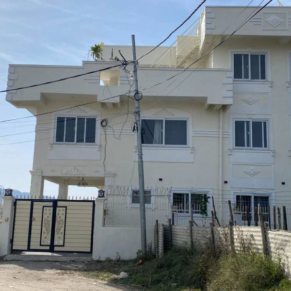Beautiful Designer Bungalow with Spacious Garden for Sale ??